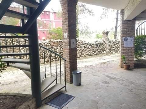 אורקי Old House Hotel מראה חיצוני תמונה