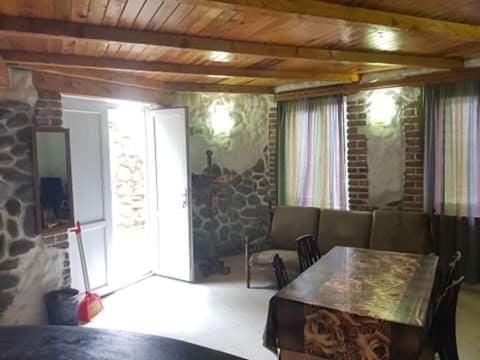 אורקי Old House Hotel מראה חיצוני תמונה